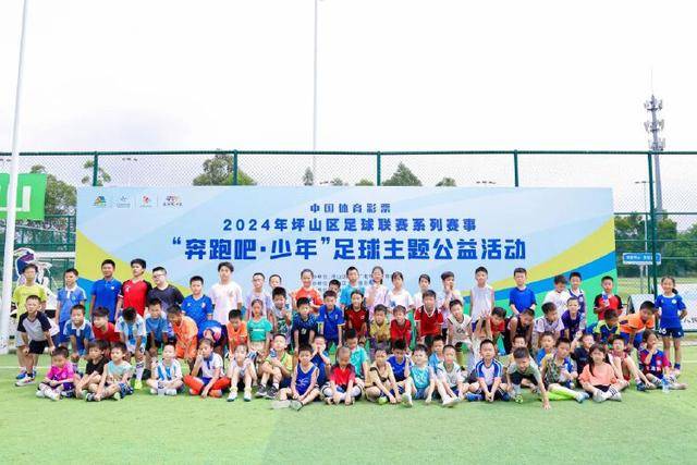 杜伦与CC挡拆突破，强势迎战库明加完成劈扣